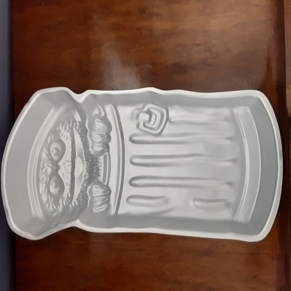 Vintage 1970's Wilton Sesame Street Oscar the Grouch cake pan - Picture 5 of 9